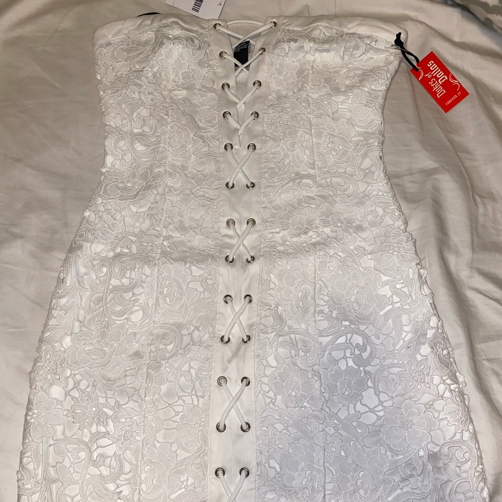 White lace lace-up dress